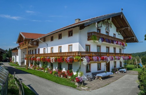 Samerberg Apartment | Apartment on the first floor, 1 bedroom, living room, bathroom and WC