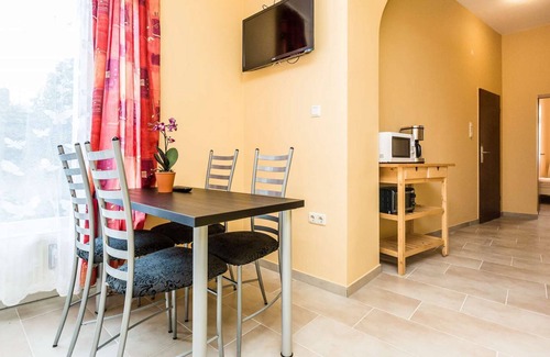 Muelheim Apartment | Apartment on the ground floor (W5) - 2x bedrooms - 4x single beds