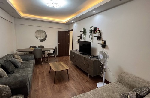 Gaziosmanpasa Apartment | Apartment on the main street, in the middle of a lively neighborhood