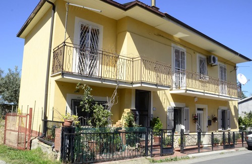 Laurignano Apartment | Apartment on the outskirts of Cosenza