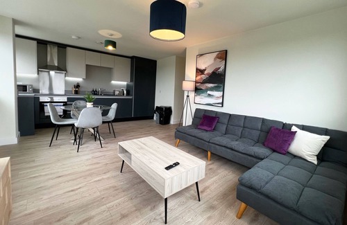 West Bromwich Apartment | Apartment-One Bedroom with Parking-Deluxe-Valley v