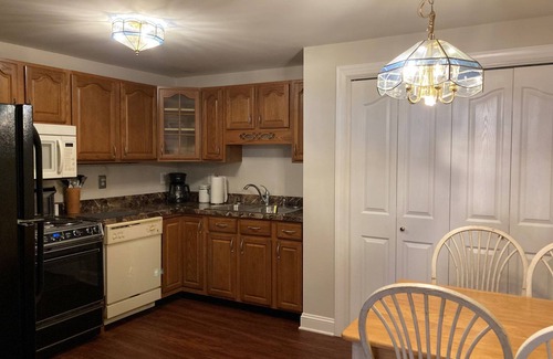Forest Hill Apartment | Apartment over the garage, deep in the quiet woods, 2br.