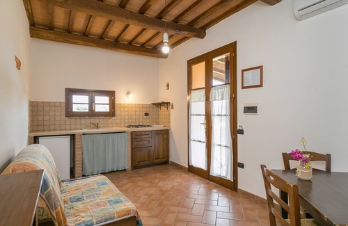 Piombino Apartment | Apartment 'Pino' with Shared Pool, Wi-Fi and Air Conditioning