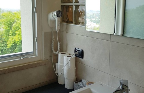 Pastrengo Apartment | Apartment placed in private facility, great for families, close to parks.