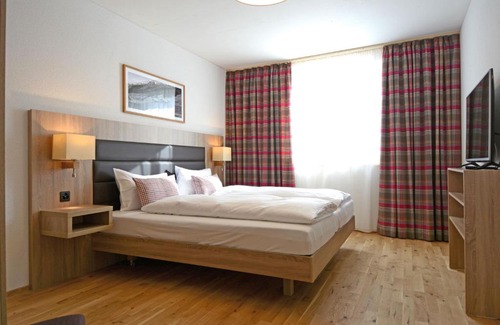 Rueun Apartment | Apartment Pradas Resort - 2-5 Zimmer Premium by Interhome