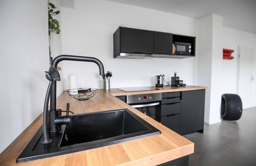 Reimerath Apartment | Apartment-Private Bathroom-Balcony-3-Breidscheid