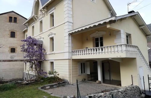 Luzenac Apartment | Apartment 'Pyrénées-Ariégeoises' with Mountain View, Shared Garden and Wi-Fi