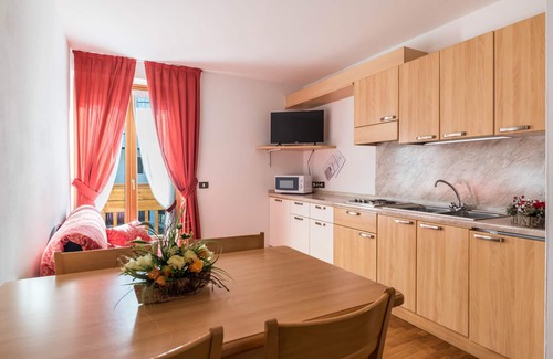Carisolo Apartment | Apartment Residence Park Imperator Trilocale with Mountain View, Balcony, Garden & Wi-Fi
