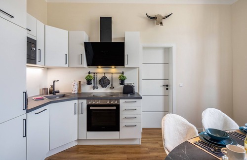 Eisenach Apartment | Apartment 'Residenz Unter Der Birke - Esche' with Mountain View, Shared Terrace and Wi-Fi