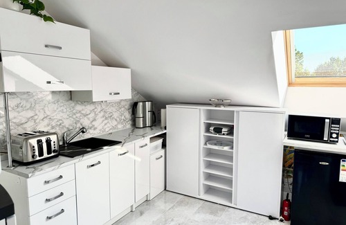 Gdansk Apartment | Apartment room + kitchen + private bathroom in Gdansk; parking lot; WLAN; Sat TV