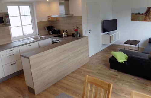 Finnentrop Apartment | Apartment 'Rosenblüte' with Private Terrace, Shared Garden and Wi-Fi