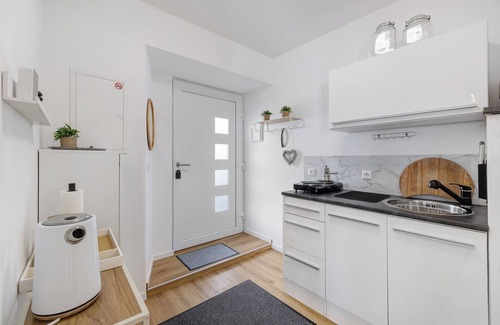 Ebingen Apartment | Apartment 'Schöne Garten' with Mountain View, Wi-Fi and Air Conditioning