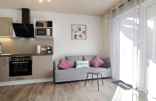 Margrethausen Apartment | Apartment "Schwäbische Alb 2" with Private Terrace, Shared Garden and Wi-Fi