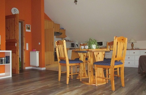 Hanstedt Apartment | Apartment 'Schwienautal' with Private Garden and Balcony