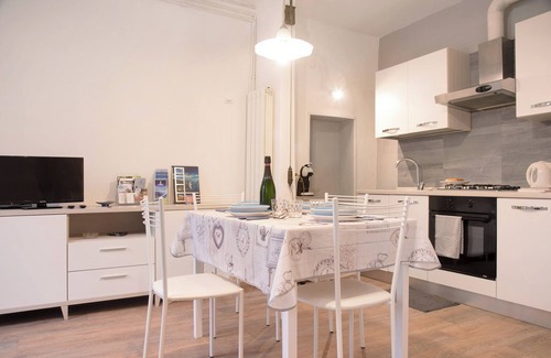Azzio Apartment | Apartment 'Simona Lago Maggiore' with Mountain View, Balcony and Wi-Fi