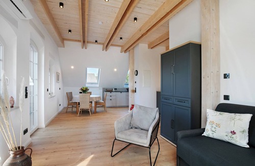 Stolzenhagen Apartment | Apartment 'Sonnenblume' with Shared Garden, Balcony and Wi-Fi