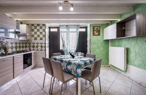 Giurdignano Apartment | Apartment Sole 2 with Shared Terrace, A/C & Wi-Fi