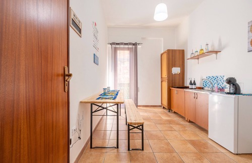 Casteldaccia Apartment | Apartment 'Sole e Amore' with Balcony, Wi-Fi and Air Conditioning