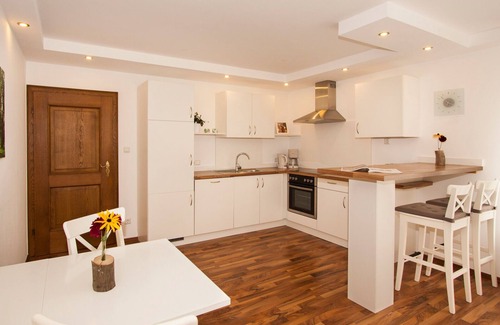 Finnentrop Apartment | Apartment 'Sonnenblume' with Private Terrace, Shared Garden and Wi-Fi