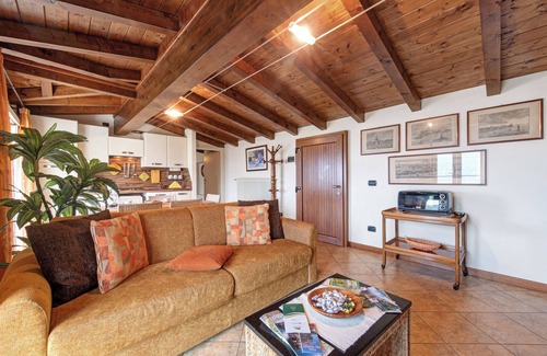 Veleso Apartment | Apartment 'Splendido loft panoramico' with Lake View & Wi-Fi