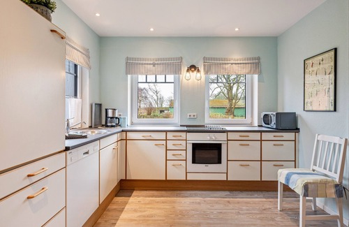 Leck Apartment | Apartment 'Steensen' with Private Terrace, Private Garden and Wi-Fi