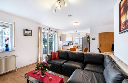 Bad Vilbel Apartment | Apartment 'Storchennest Bad Vilbel' with Private Terrace, Shared Garden and Wi-Fi