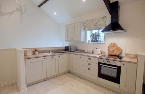 Giggleswick Apartment | Apartment Studio Ensuite with Shower & Garden View at Linton Court Coach House