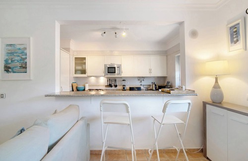 Figueiral Apartment | Apartment "Sunset" with Shared Pool, Private Terrace & Wi-Fi