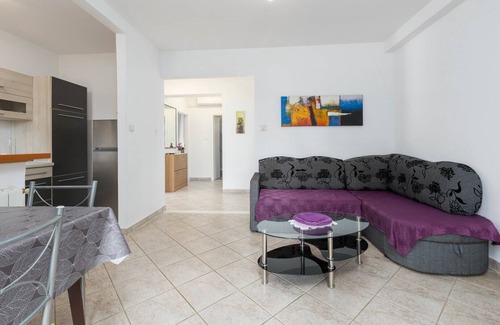 Susnjici Apartment | Apartment Susnjici 1 with Pool, BBQ, Children Playground and Balcony