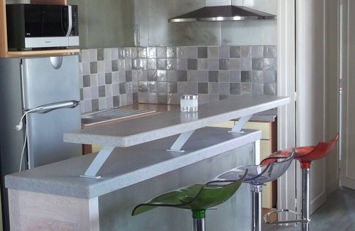 Pontaillac Apartment | Apartment T2 Qtier Pontaillac, house early 20th century, 100m Beach