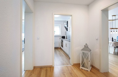Center Apartment | Apartment "Tolle Ferienwohnung nahe Südstrand" with Balcony & Wi-Fi