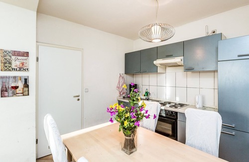 Troisdorf Apartment | Apartment Troisdorf Spich 1, 1 Wohn-/schlafzimmer, Max. 3 Personen
