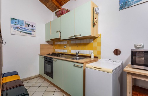 Roccalumera Apartment | Apartment 'Vacanza Sole Mare' with Balcony and Air Conditioning