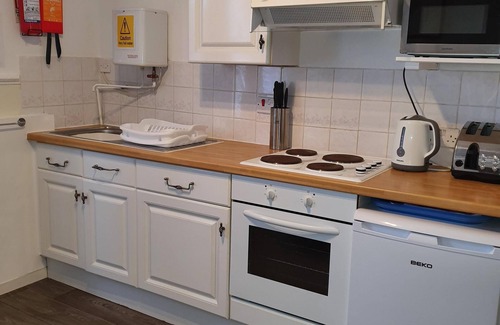 Weston-super-Mare Apartment | Apartment with Private Bathroom