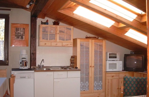 Penzing Apartment | Apartment WIENERWALDquiet, conveniently located, villa-green area, pet-friendly