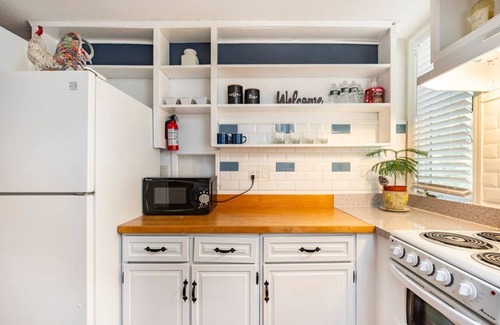 Weston Cottage | Apartment with 2 Bedroom 2 Bathrooms inside house