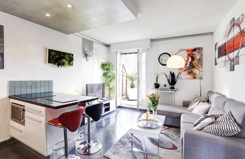 Mantega Apartment | APARTMENT WITH 2 TERRACES, BRIGHT, CENTRAL, AIR CONDITIONING, ELEVATOR, WIFI