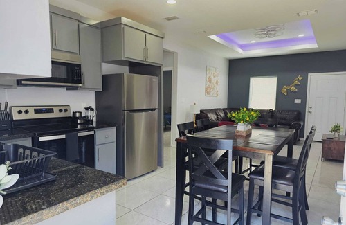 Weslaco Apartment | Apartment with 3 bedrooms 40 minutes from South Padre