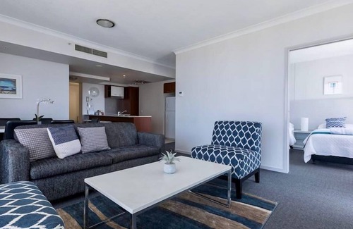 Surfers Paradise Apartment | Apartment with Ocean Views