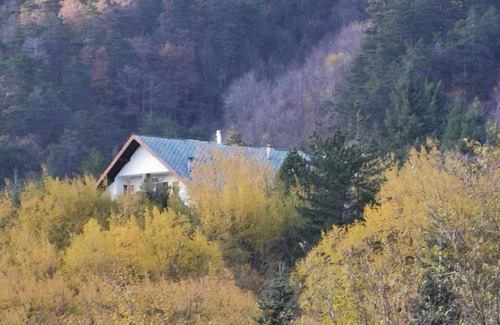 Borzonasca Apartment | Apartment with balcony in villa with park.