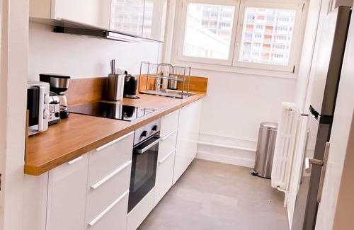 Sud-Gare Apartment | Apartment with Balcony, 4 bedrooms, space & comfort, Centre Gare