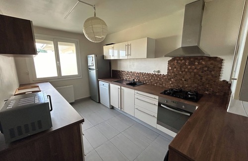 Talant Apartment | Apartment with balcony, close to lake and forest. Pets welcome!