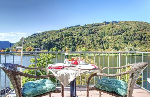 Bullay Apartment | Apartment with balcony directly on the banks and with a view of the Moselle