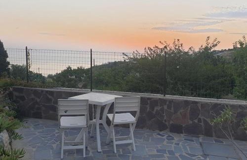 Pianoconte Apartment | Apartment with garden in Pianoconte -Lipari