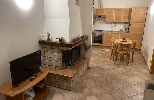 Campo di Giove Apartment | Apartment with panoramic view, fireplace, terrace and garden.