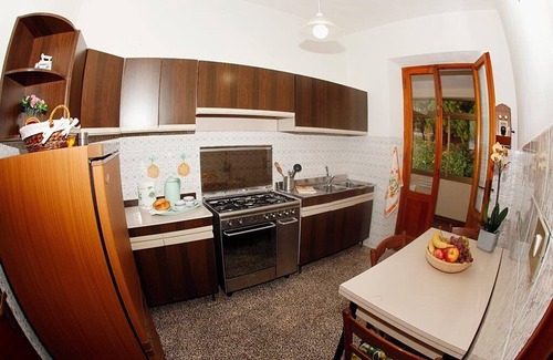 Seccheto Apartment | Apartment with large panoramic terrace a stone's throw from the beach