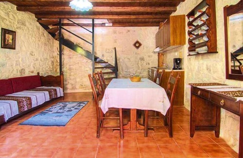 Vlichada Apartment | Apartment with Paid Sauna