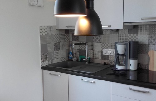 Dinard Apartment | Apartment with patio, quiet, near the market and in the city center