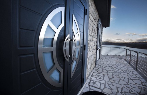 Campolattaro Apartment | Apartment with porch overlooking the lake