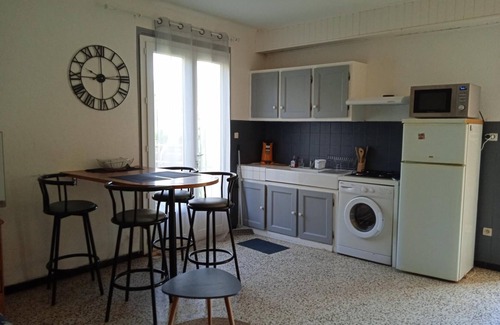 Gignac Apartment | Apartment with terrace and garden.